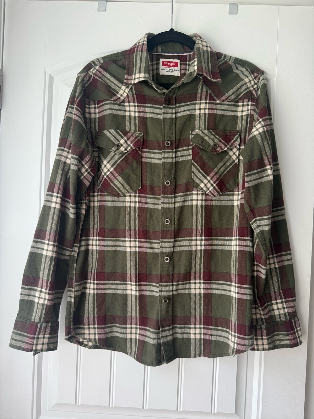 Wrangler Men’s Ling Sleeve Button Down Shirt